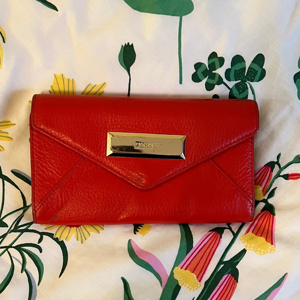 Chic DKNY Red Orange Envelope Wallet With Gold Tag, Tan interior